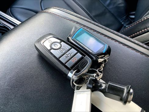 Used 2020 Ford F250 Platinum w/ FX4 Off-Road Package image 15