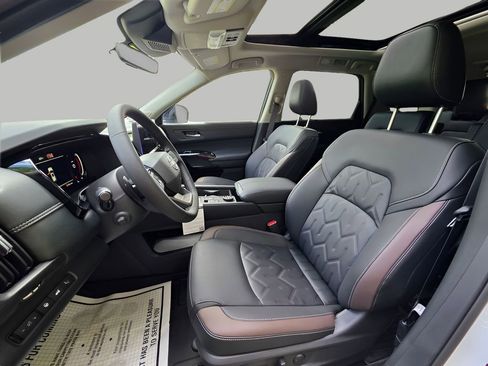 New 2026 Nissan Pathfinder Platinum AWD/4WD image 21