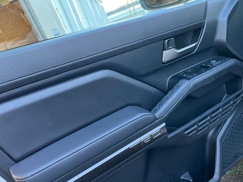 Used 2025 Toyota Tacoma TRD Off-Road image 35