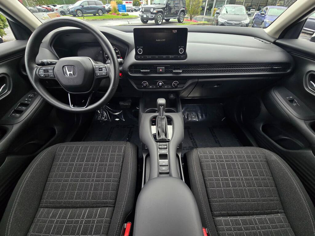 Certified 2025 Honda HR-V LX image 2