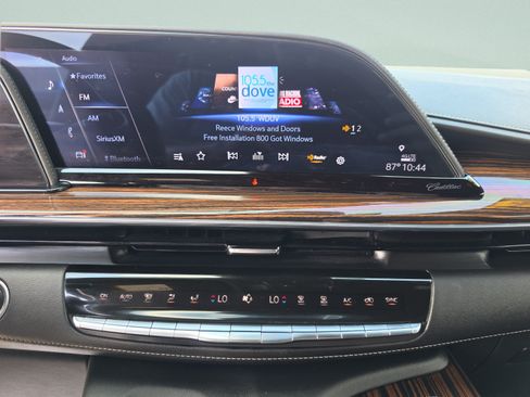 Used 2023 Cadillac Escalade ESV Premium Luxury w/ Performance Package AWD/4WD image 28