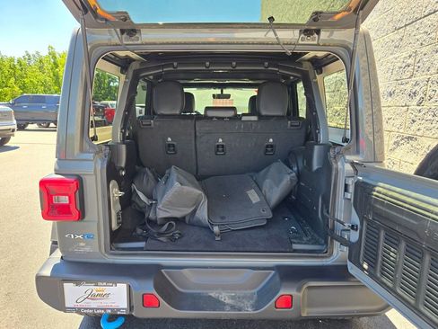 Used 2023 Jeep Wrangler Unlimited Sahara w/ Cold Weather Group AWD/4WD image 40
