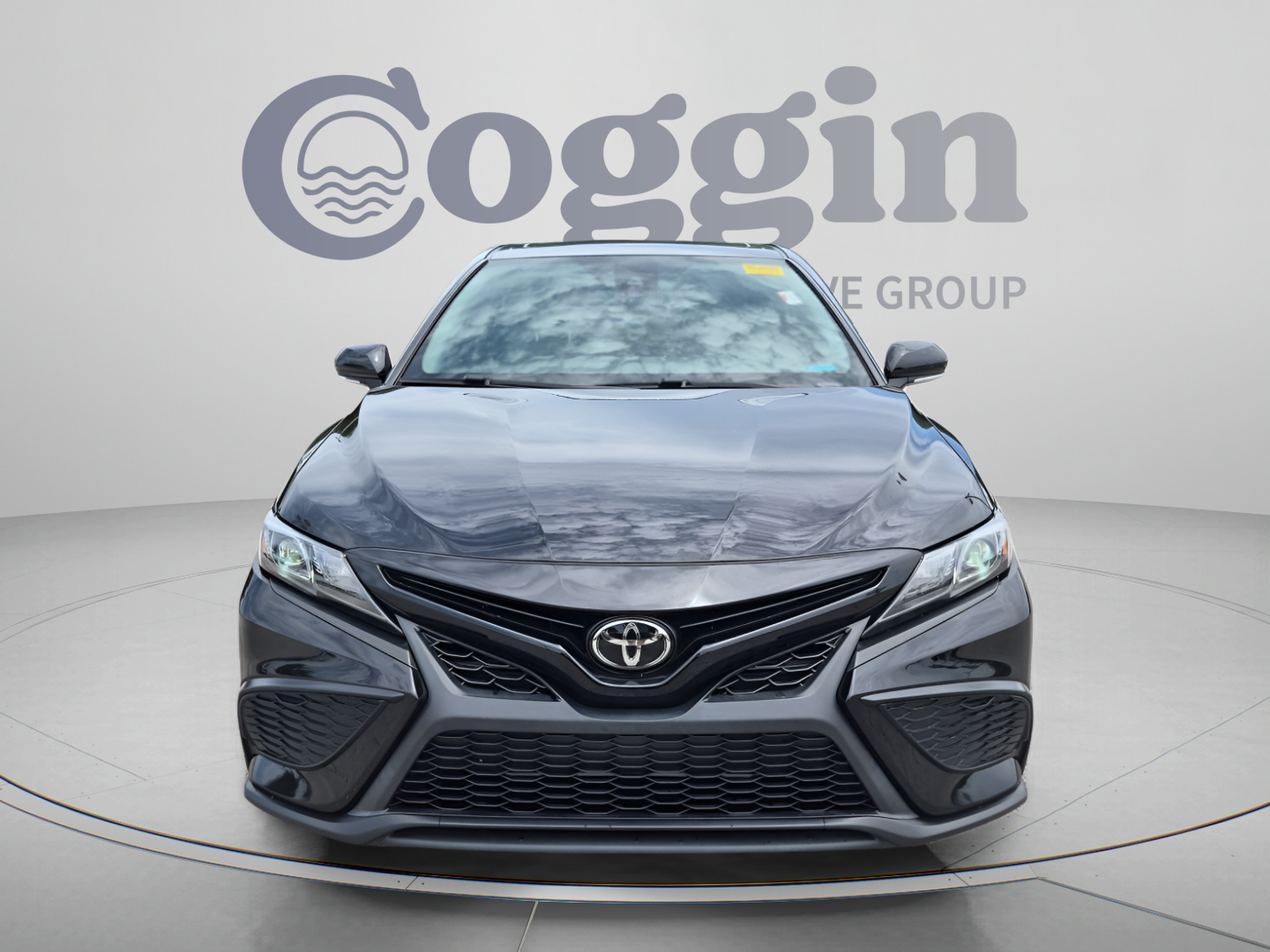 Used 2024 Toyota Camry SE w/ Convenience Package FWD image 9