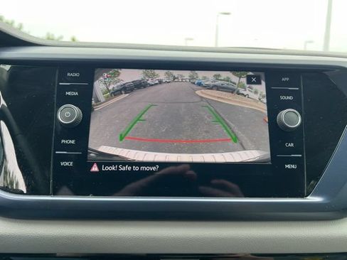 Used 2023 Volkswagen Taos SE w/ Panoramic Sunroof Package AWD/4WD image 18