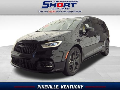 Used 2025 Chrysler Pacifica Limited FWD image 1