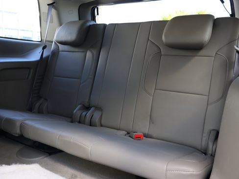 Used 2020 GMC Yukon SLT w/ Premium Edition image 17