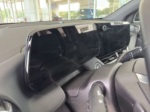 Used 2025 Chevrolet Equinox LT FWD image 12