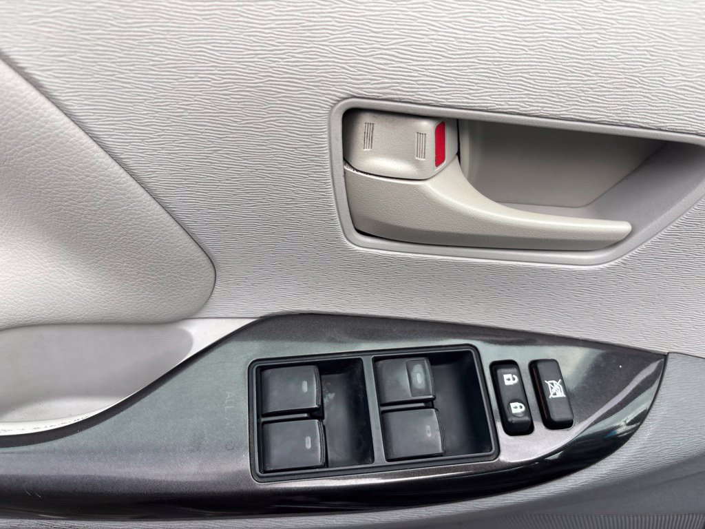 Used 2014 Toyota Sienna L FWD image 16