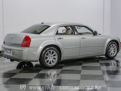 Used 2005 Chrysler 300 C w/ Navigation & Sound Group II RWD image 13