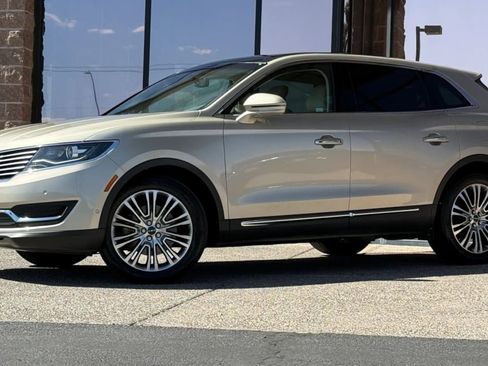 Used 2017 Lincoln MKX Reserve FWD image 3