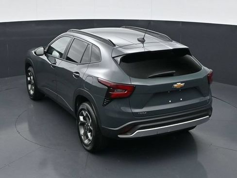 Used 2025 Chevrolet Trax LT FWD image 38