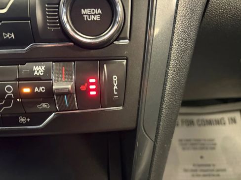 Used 2018 Ford Explorer XLT w/ Equipment Group 202A image 22