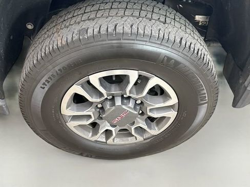 Used 2025 GMC Sierra 2500 SLT AWD/4WD image 34