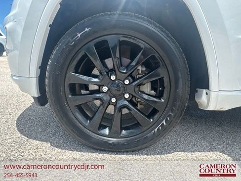 Used 2020 Jeep Grand Cherokee Altitude RWD image 23