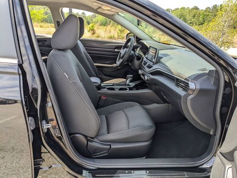 Used 2024 Nissan Altima 2.5 SV image 33