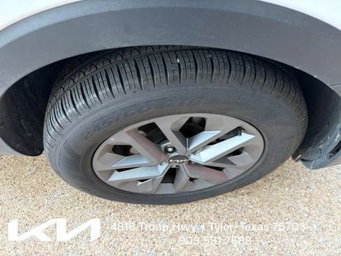 Certified 2025 Kia Telluride LX FWD image 14