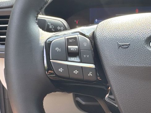 New 2025 Ford Escape SE FWD image 28