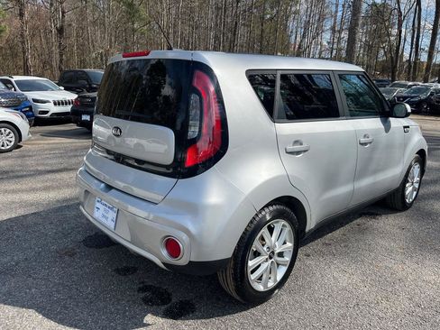 Used 2018 Kia Soul + image 9