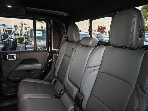 New 2026 Jeep Gladiator Mojave image 17
