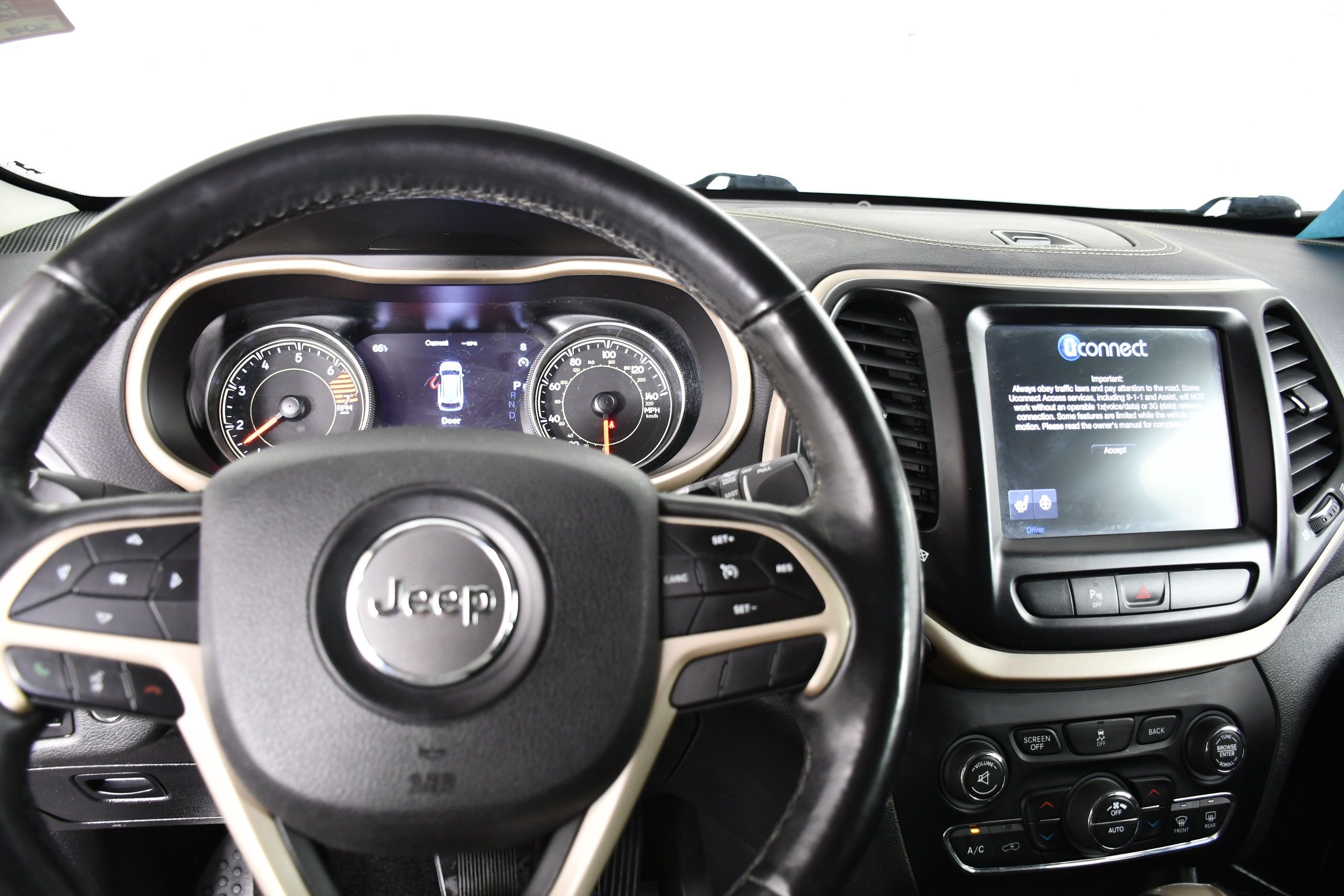 Used 2018 Jeep Cherokee Limited AWD/4WD image 16