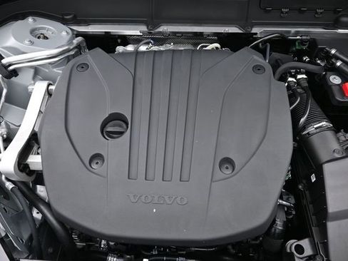 New 2026 Volvo XC60 B5 Plus w/ Protection Package Premier image 38