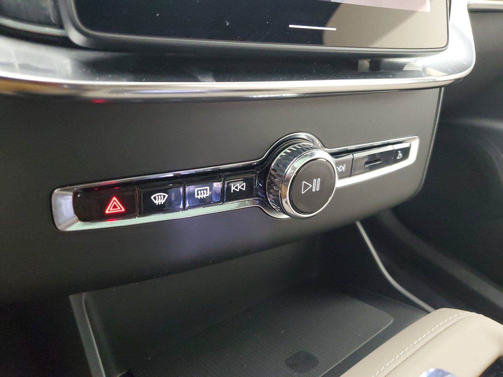 Certified 2026 Volvo XC90 B6 Plus AWD/4WD image 30