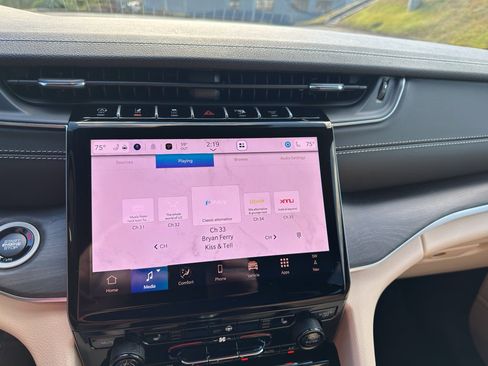 New 2025 Jeep Grand Cherokee Limited w/ Black Appearance Package image 14