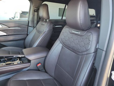 Used 2025 Ford Explorer Platinum w/ LUX Leather Package image 23