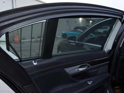 Used 2021 BMW 740i xDrive w/ Premium Package image 23