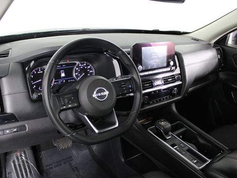 Certified 2025 Nissan Pathfinder SV FWD image 18