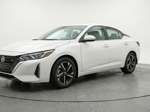 Used 2025 Nissan Sentra SV image 3