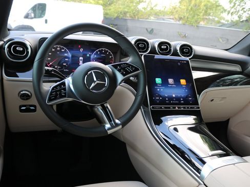 Used 2026 Mercedes-Benz GLC 300 image 14