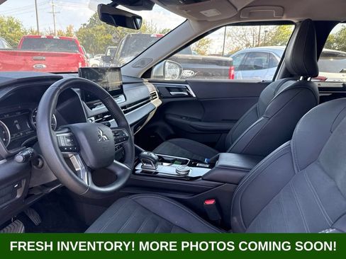 Used 2025 Mitsubishi Outlander SE FWD image 8