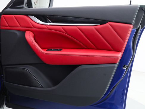 Certified 2023 Maserati Levante GT AWD/4WD image 11