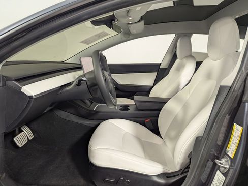 Used 2021 Tesla Model 3 Performance image 4