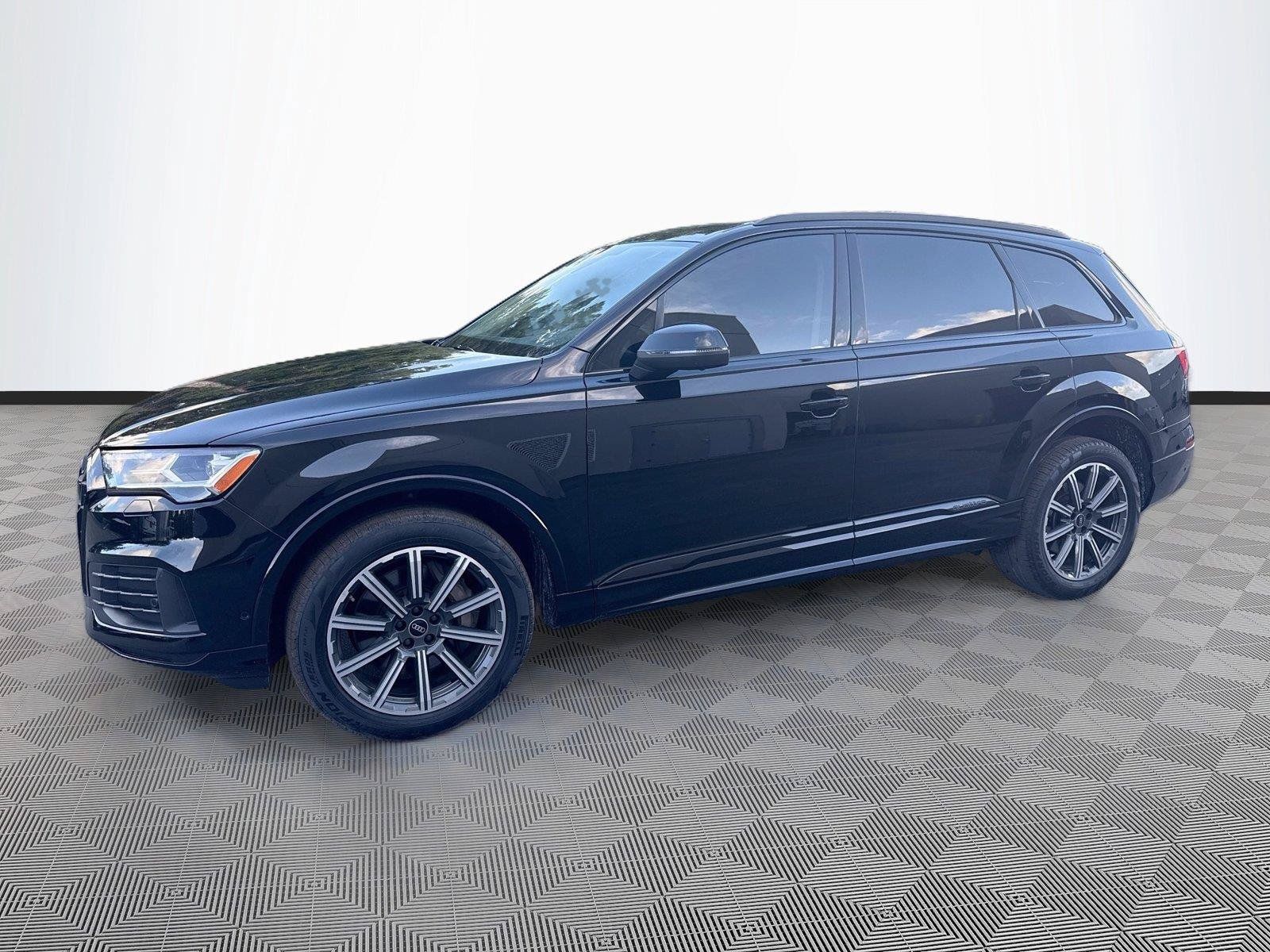 Used 2023 Audi Q7 2.0T Premium Plus w/ Premium Plus Package AWD/4WD image 3