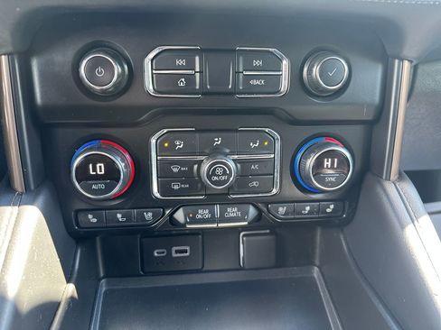 Used 2021 Chevrolet Tahoe High Country w/ Premium Package AWD/4WD image 17
