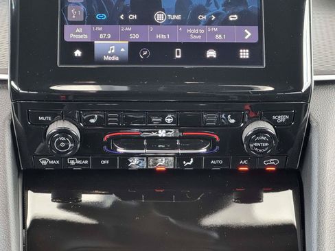 New 2025 Jeep Grand Cherokee L Laredo AWD/4WD image 5