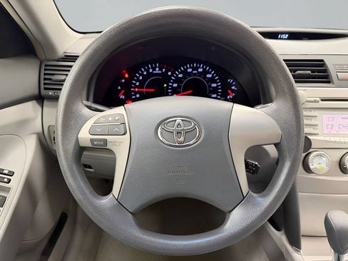 Used 2010 Toyota Camry LE FWD image 14