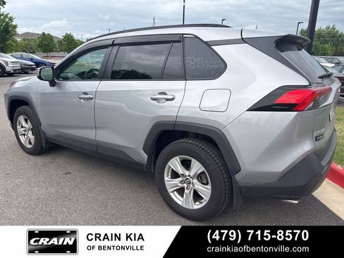Used 2021 Toyota RAV4 XLE AWD/4WD image 4