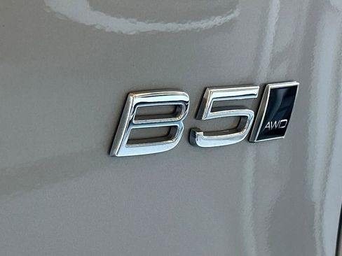 Used 2023 Volvo XC40 B5 Plus image 51