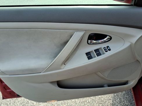 Used 2010 Toyota Camry LE FWD image 24