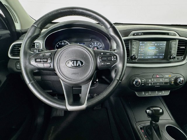 Used 2017 Kia Sorento FWD image 10