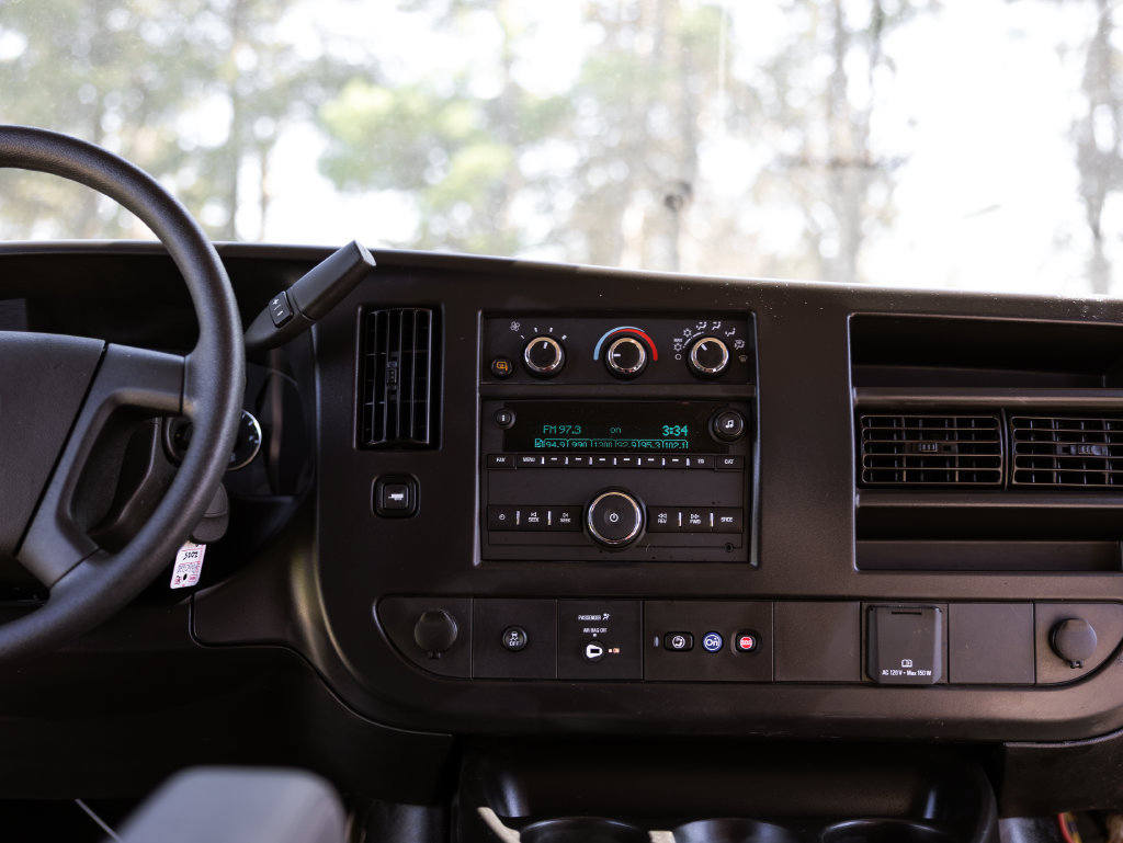 Used 2025 Chevrolet Express 3500 LS RWD image 18