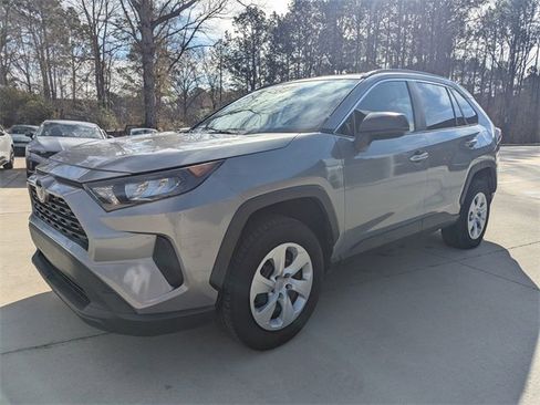 Used 2020 Toyota RAV4 LE image 7