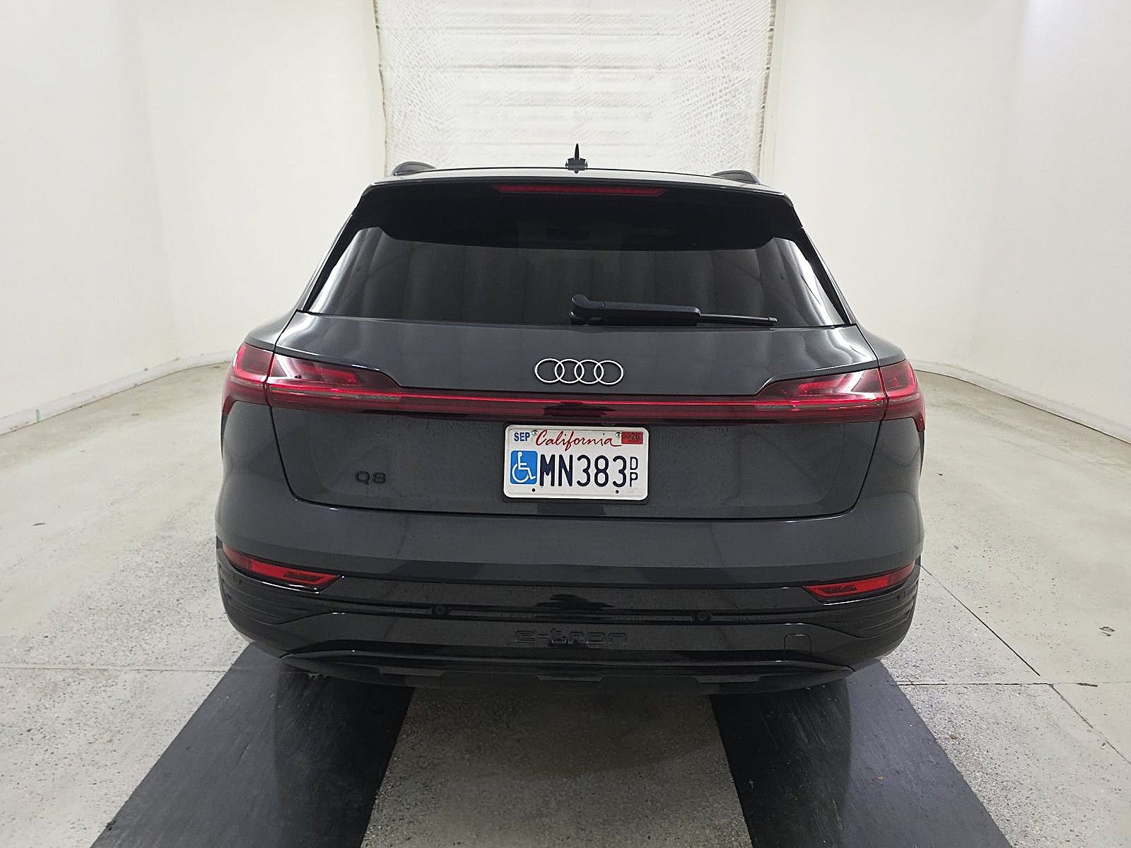 Used 2024 Audi Q8 e-tron Premium Plus w/ Premium Plus Package AWD/4WD image 5