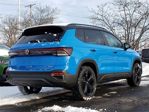 New 2026 Volkswagen Taos SE image 3