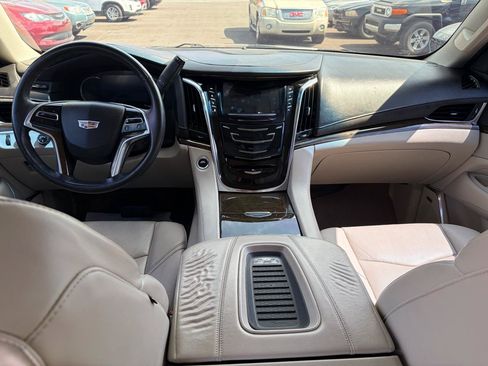 Used 2018 Cadillac Escalade Premium Luxury AWD/4WD image 21