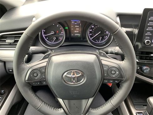 Used 2024 Toyota Camry SE image 19