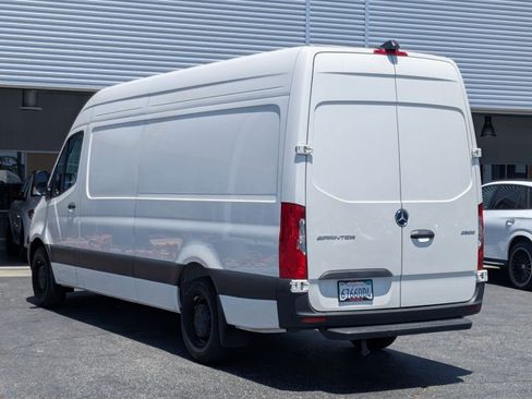 Used 2024 Mercedes-Benz Sprinter 2500 image 8